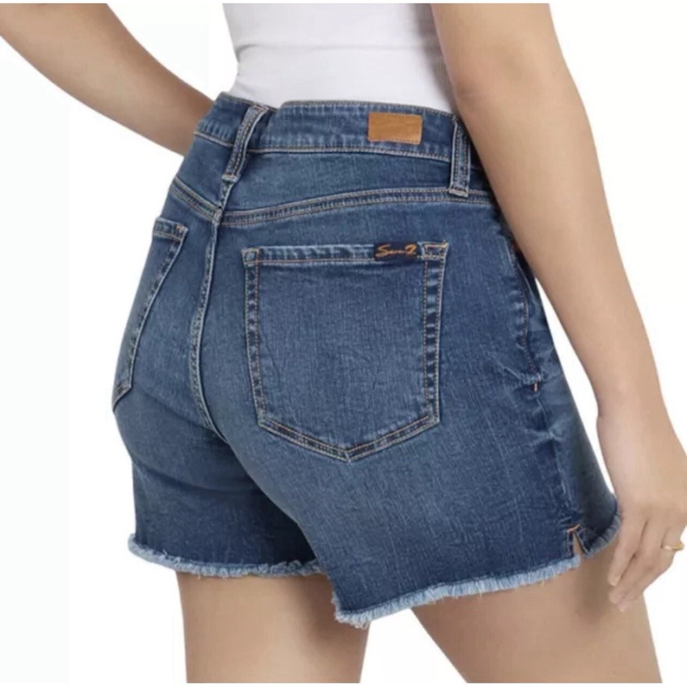 Seven7 Women's 5" Fray Hem Denim Weekend Short | Curious Color Size 4 Adult - Picture 3 of 9